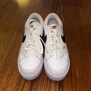 Nike Court Legacy Lift